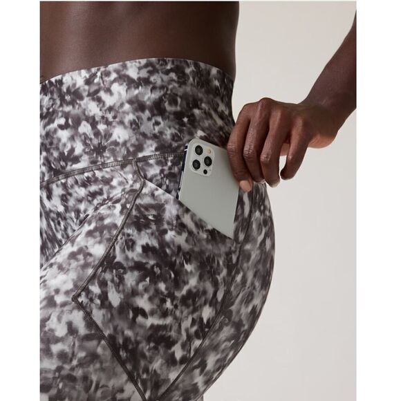 NWT Athleta Salutation Stash High Rise 7/8 Tight Leggings - Size: Medium - Picture 8 of 11